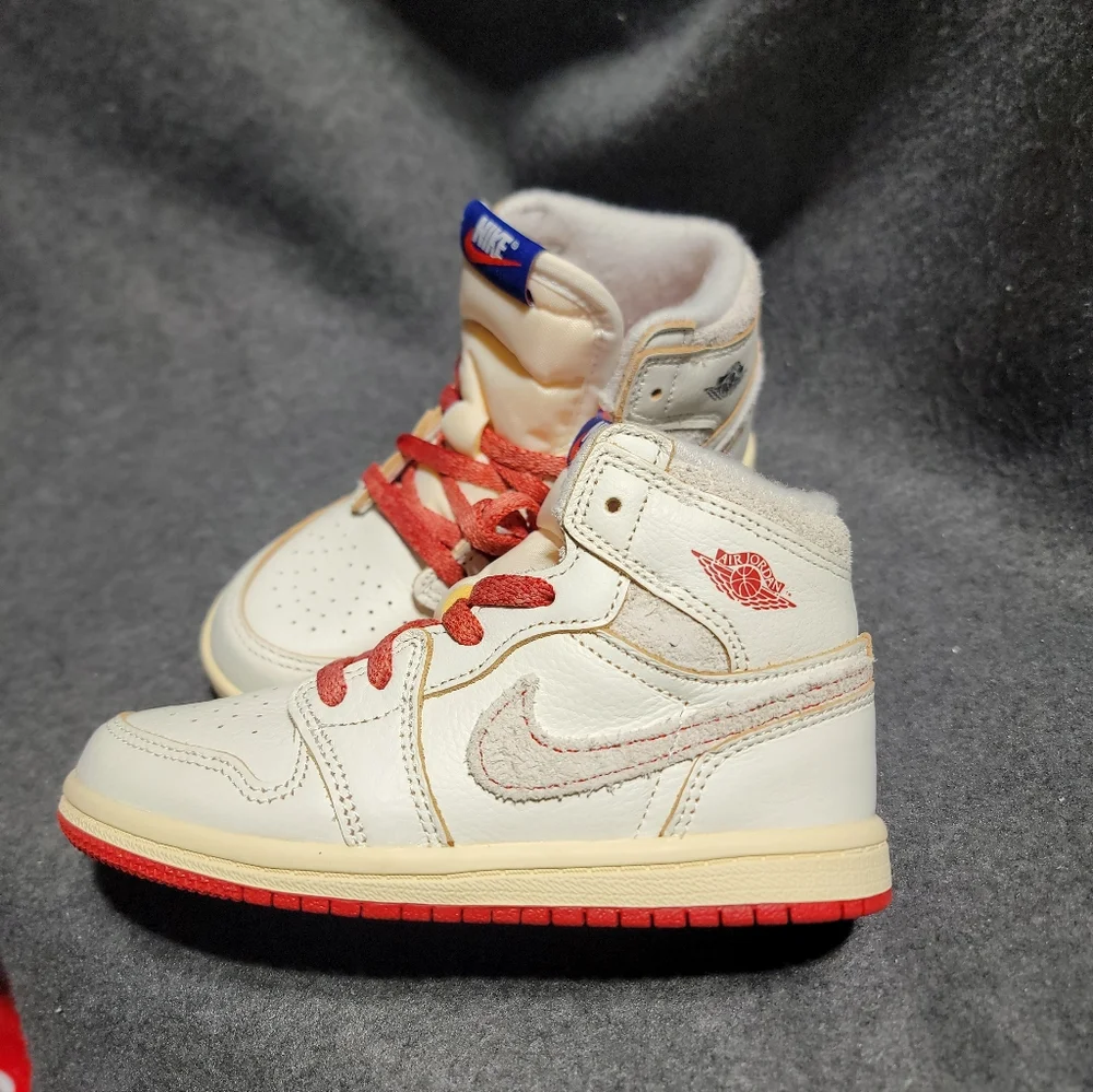 Air Jordan 1 Retro High OG 'Rare Air - Sail Cinnabar' sneaker - Picture 3 of 6